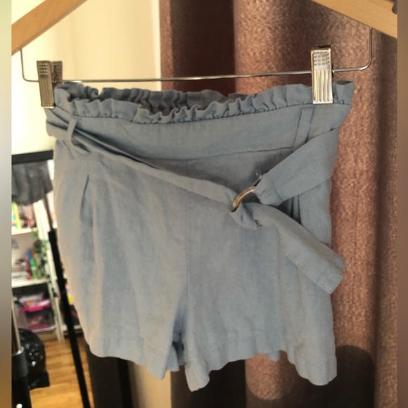 Ruffled blue shorts - Picture 2 of 3